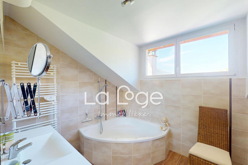 Maison - 195 m² - 7 pièces