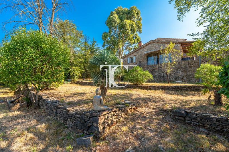 Maison - 198 m² - 7 pièces