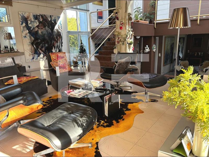 Villa - 323 m² - 8 pièces