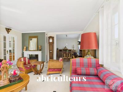 Maison - 200 m² - 11 pièces