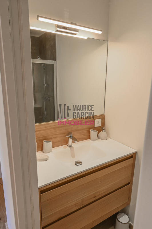 Maison - 250 m² - 8 pièces