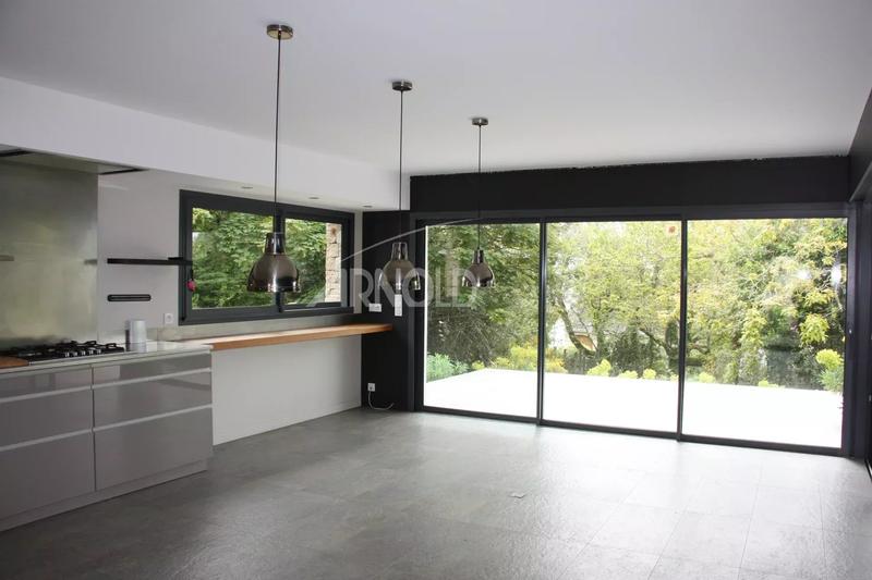 Maison - 222 m² - 11 pièces