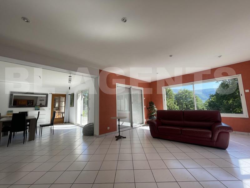 Propriété - 340 m² - 11 pièces