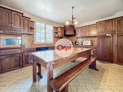 Maison - 180 m² - 9 pièces