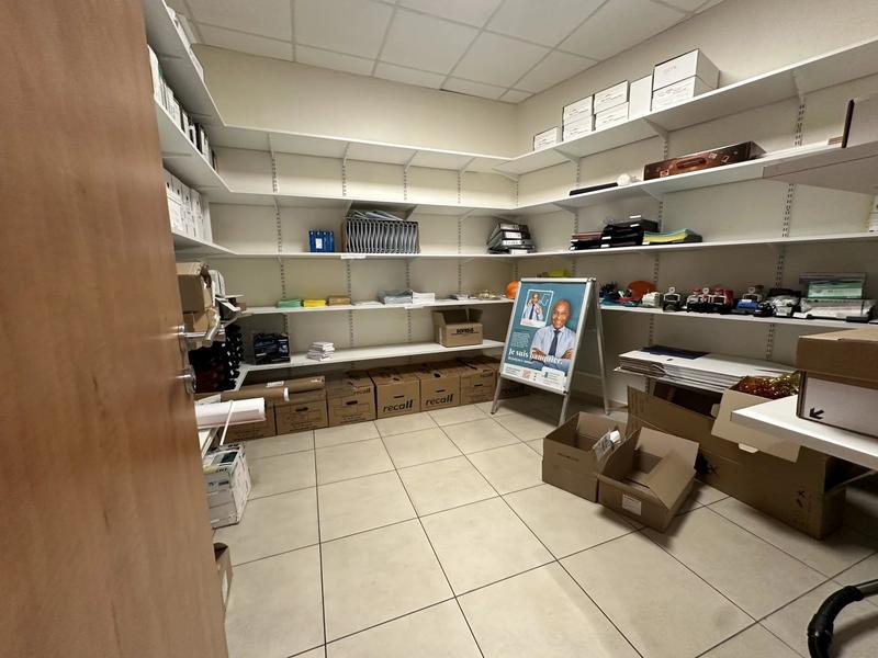 Magasins - 194 m² - 7 pièces