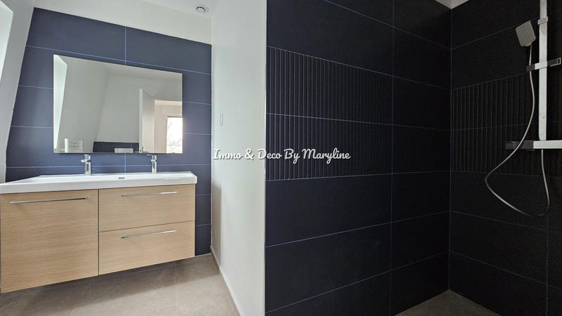 Maison - 240 m² - 6 pièces