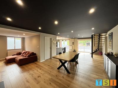 Maison - 210 m² - 8 pièces