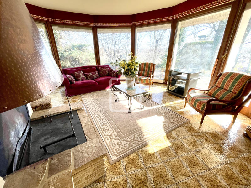 Maison - 333 m² - 8 pièces