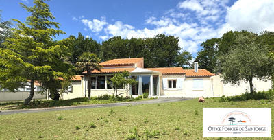 Maison traditionnelle - 240 m² - 8 pièces