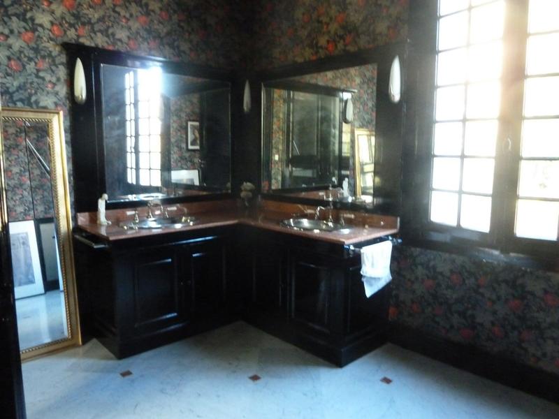 Maison - 760 m² - 13 pièces