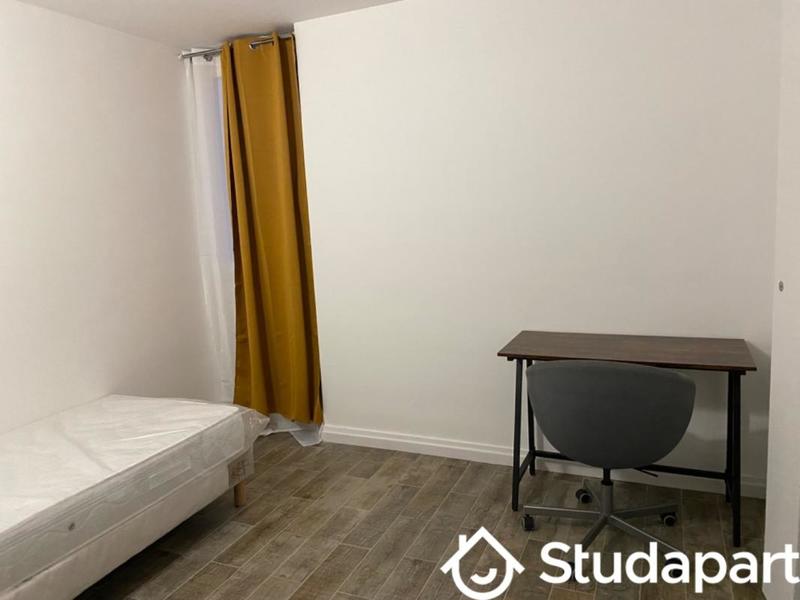 Chambre - 12 m² - 1 pièce