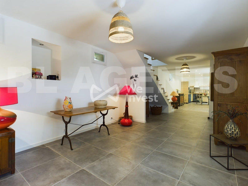 Maison - 294 m² - 9 pièces