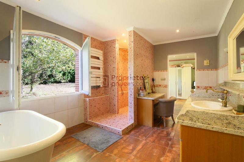 Maison - 225 m² - 7 pièces