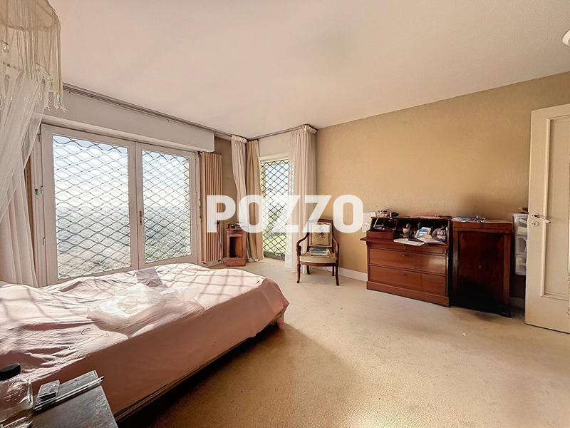 Maison - 232 m² - 6 pièces