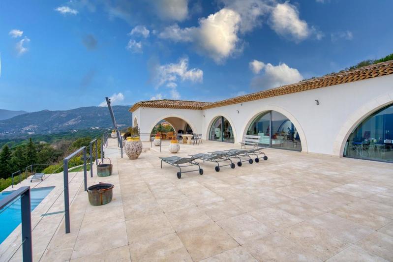 Villa - 350 m² - 4 pièces