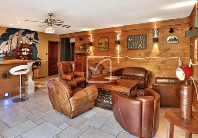 Maison - 900 m² - 33 pièces