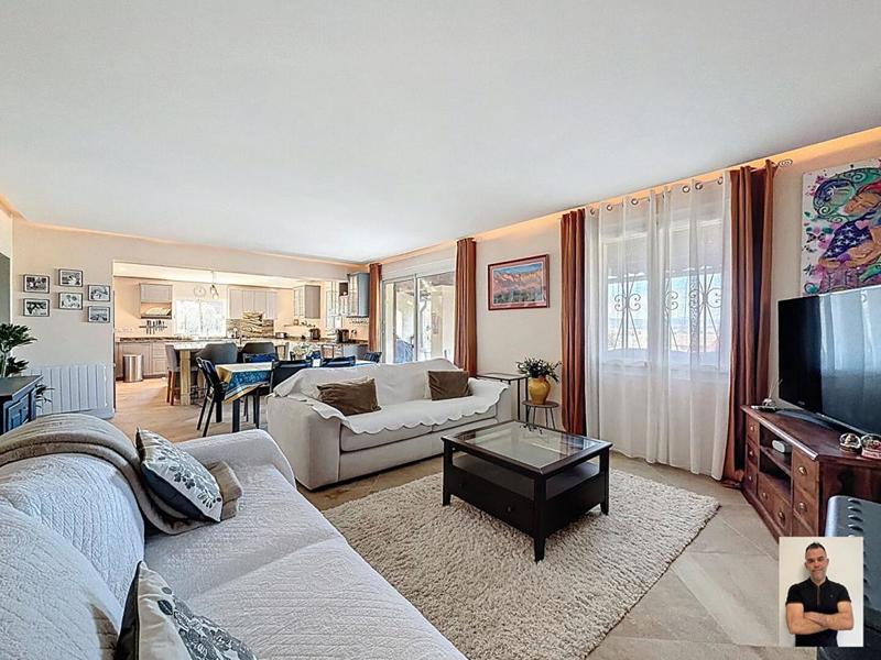 Maison - 205 m² - 5 pièces