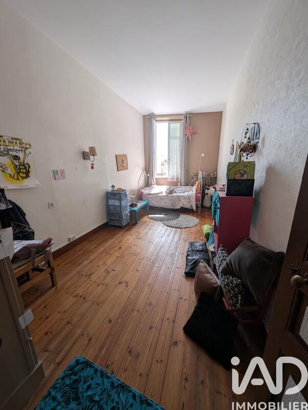 Maison - 250 m² - 9 pièces