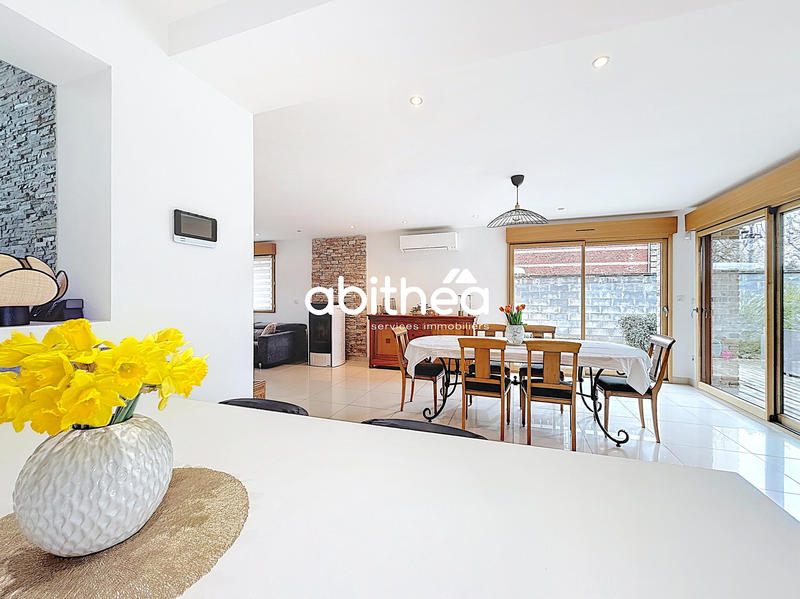 Maison - 200 m² - 9 pièces