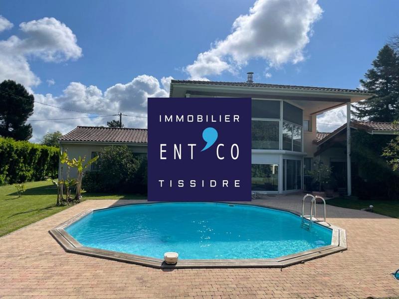 Maison - 236 m² - 8 pièces