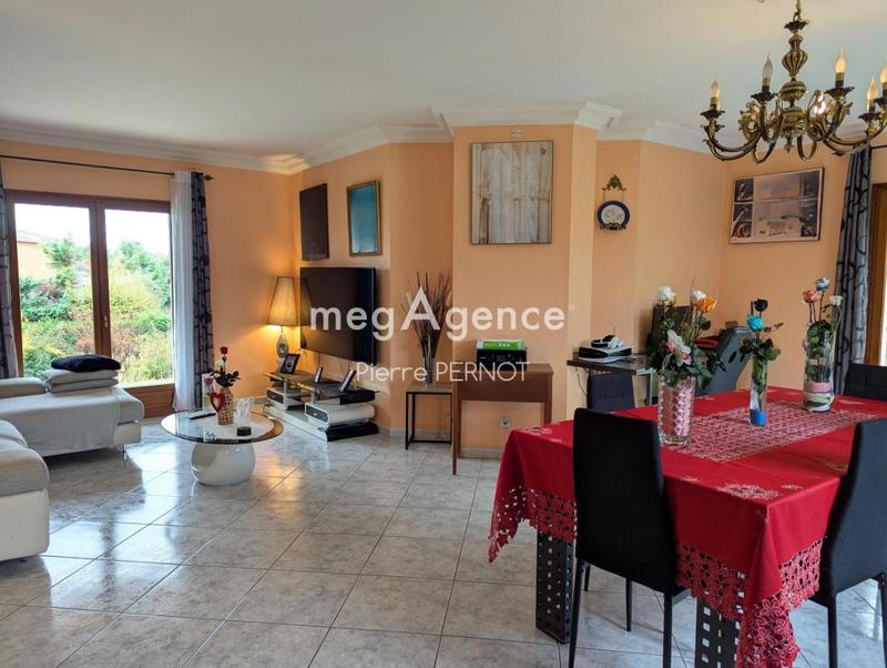 Maison traditionnelle - 240 m² - 6 pièces