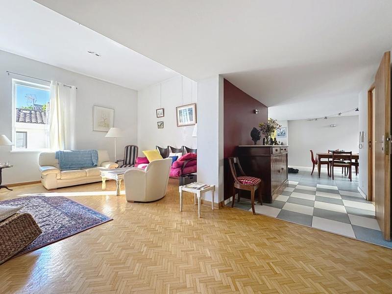 Maison - 235 m² - 7 pièces