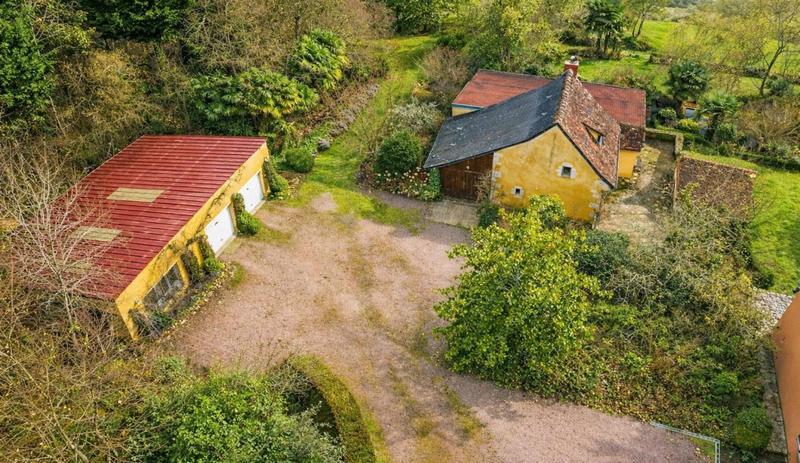 Maison traditionnelle - 240 m² - 12 pièces