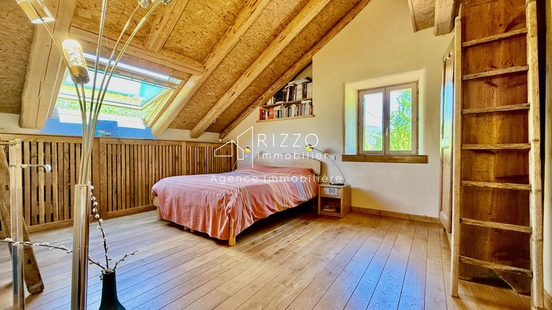 Maison - 303 m² - 8 pièces