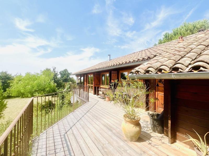 Propriété - 250 m² - 10 pièces