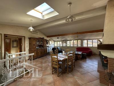 Appartement - 122 m² - 3 pièces