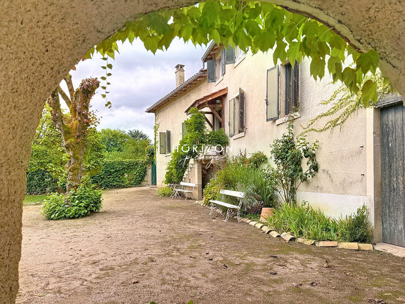 Maison ancienne - 223 m² - 10 pièces