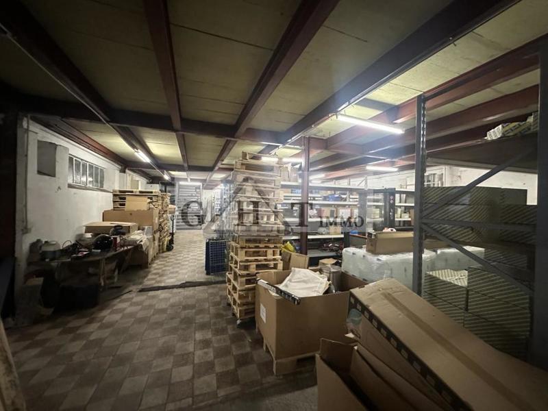 Entrepôt - 1 075 m²