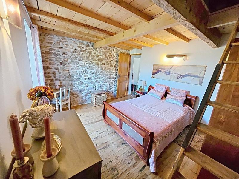 Maison - 467 m² - 13 pièces