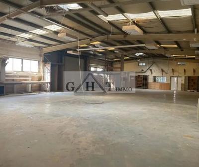 Entrepôt - 710 m²
