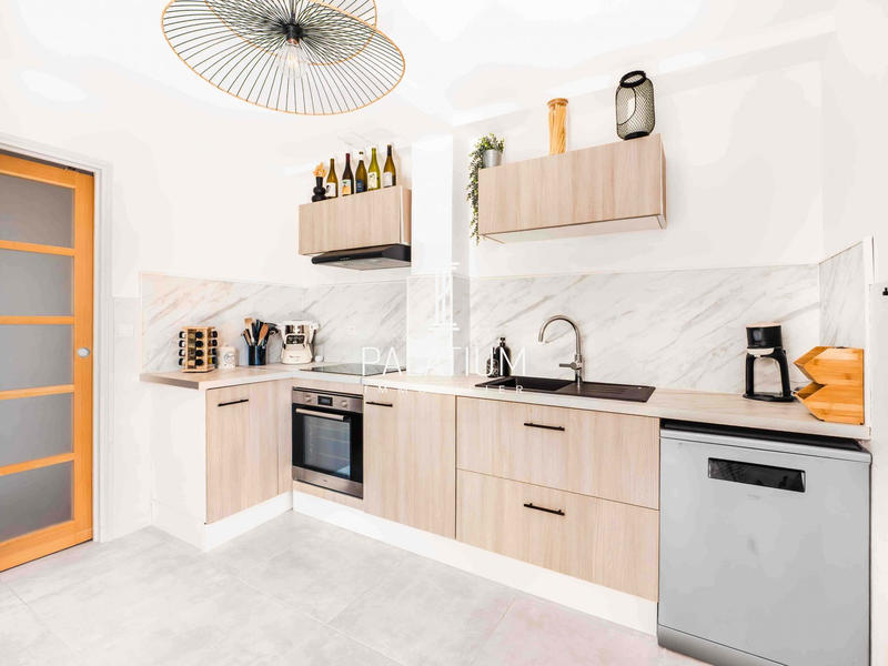 Maison - 210 m² - 8 pièces