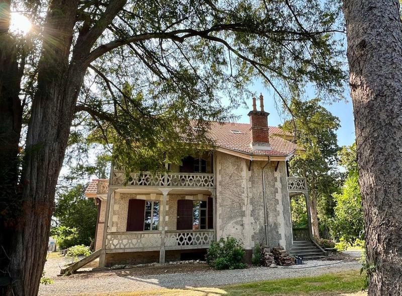 Maison traditionnelle - 350 m² - 12 pièces