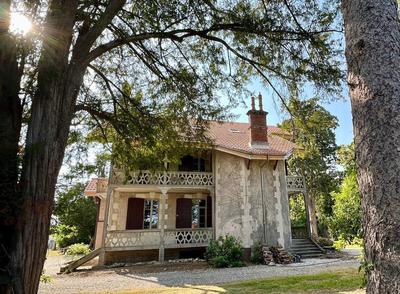 Maison traditionnelle - 350 m² - 12 pièces