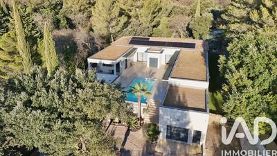 Maison - 229 m² - 5 pièces