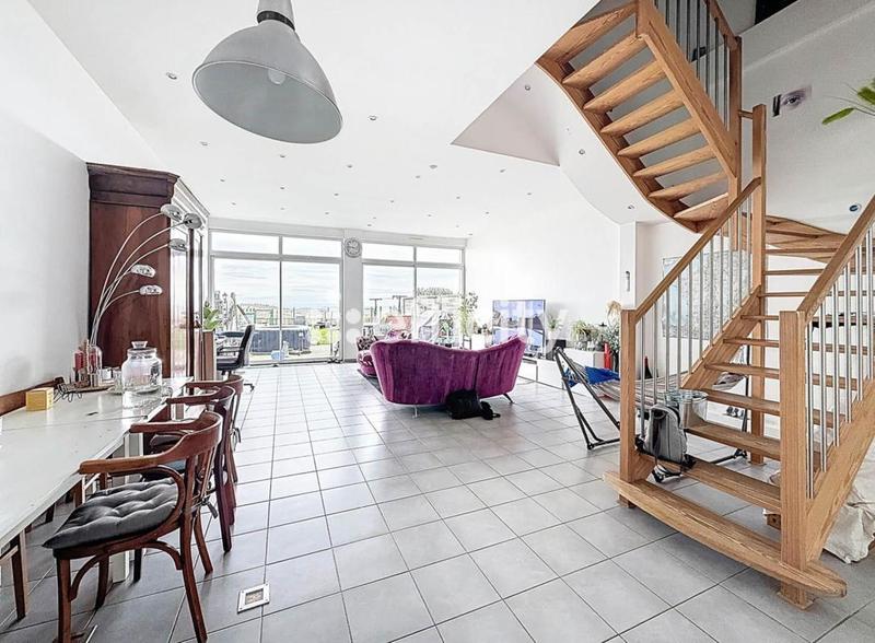 Loft - 136 m² - 4 pièces