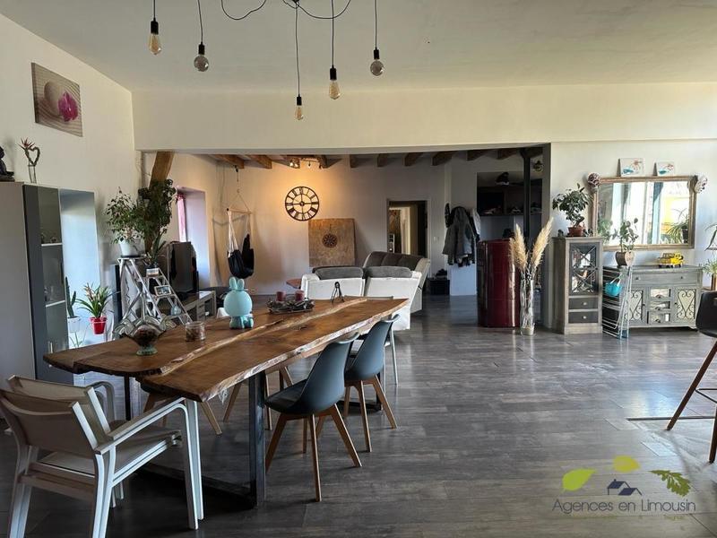 Maison - 180 m² - 9 pièces