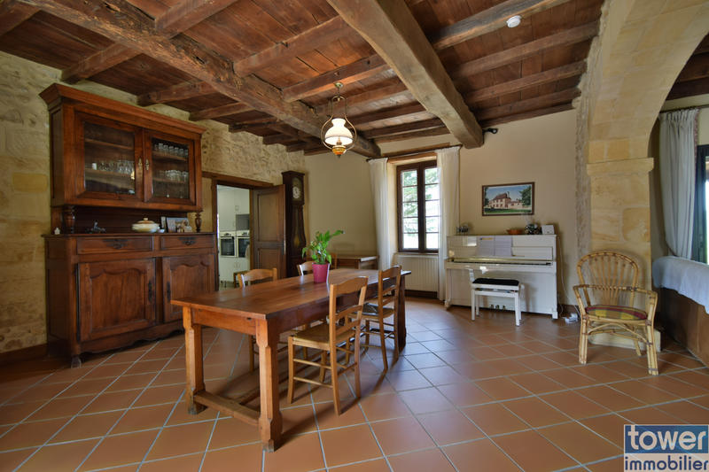 Propriété - 289 m² - 11 pièces