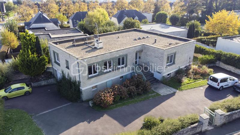 Demeure - 250 m² - 11 pièces