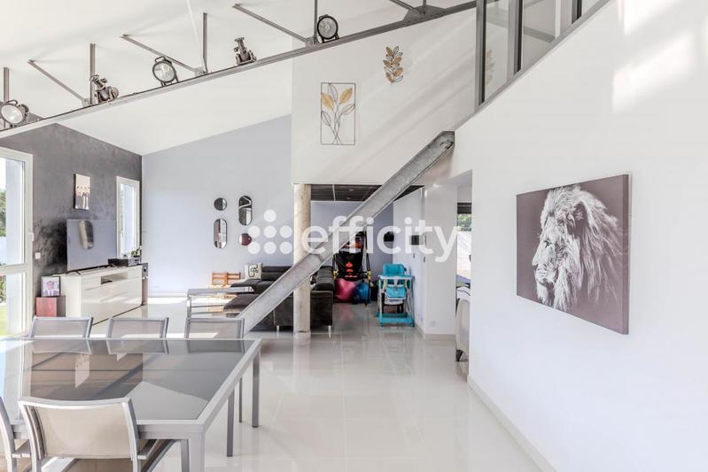 Villa - 260 m² - 9 pièces