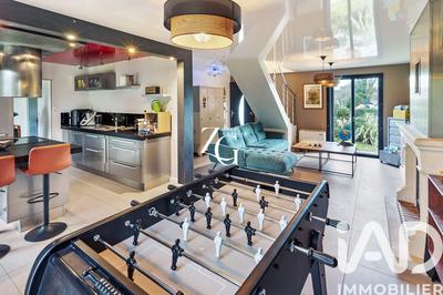 Maison - 98 m² - 5 pièces