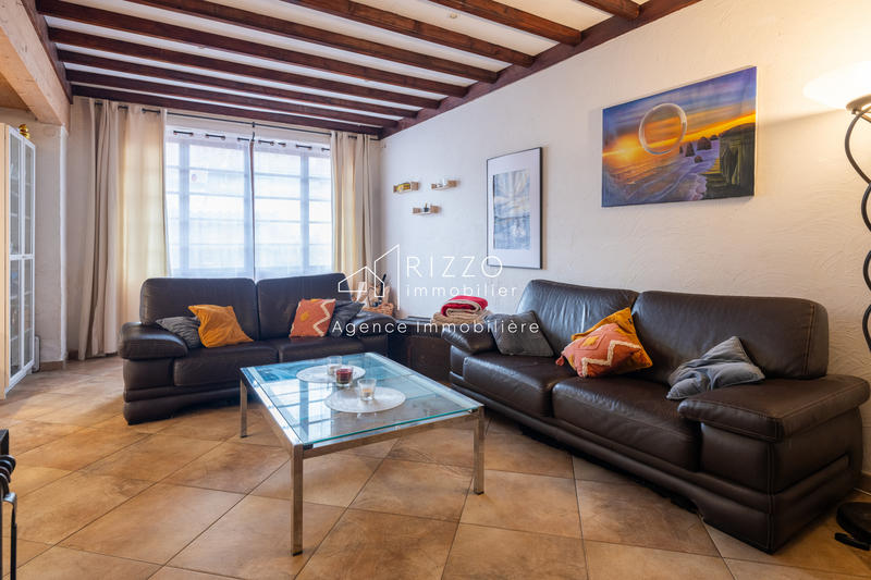 Maison - 260 m² - 9 pièces