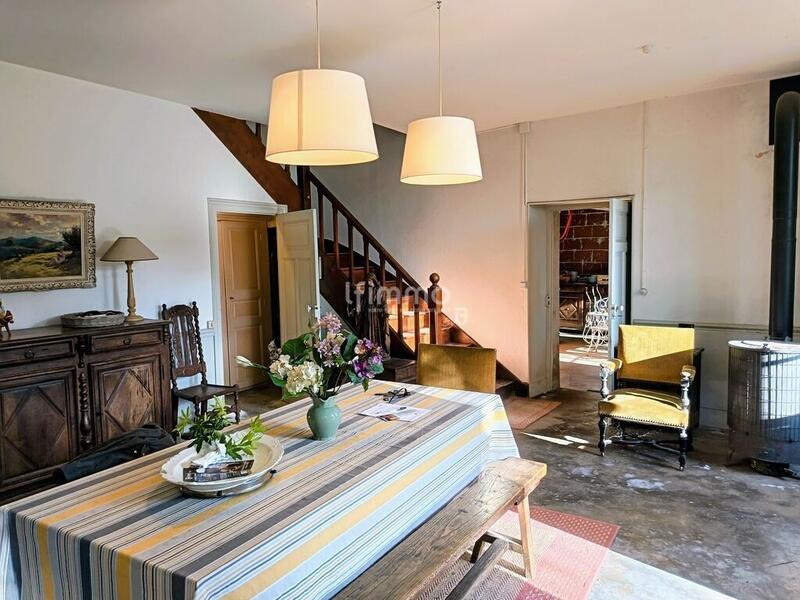 Propriété - 198 m² - 10 pièces