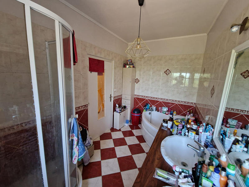 Maison - 228 m² - 6 pièces