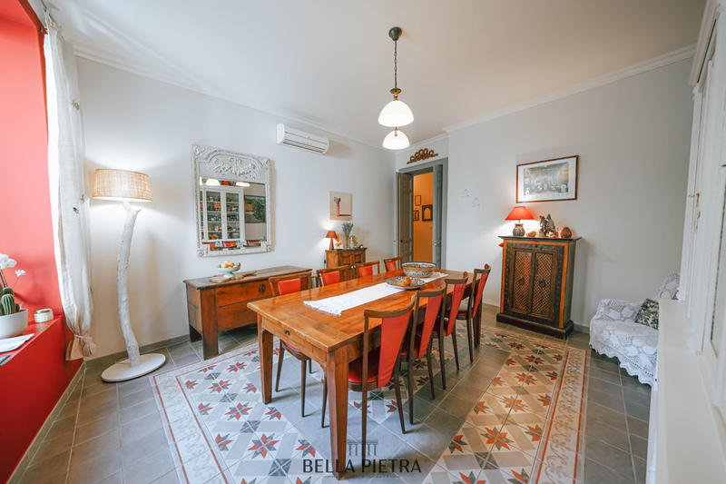 Maison de village - 240 m² - 6 pièces