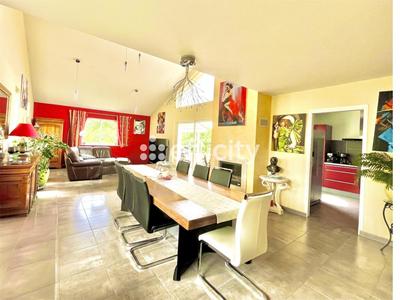 Maison - 179 m² - 5 pièces