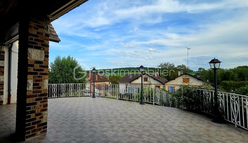 Maison traditionnelle - 198 m² - 8 pièces